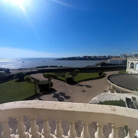 - Vue Magique Pour Cet Au 1er Etage - Du Golf