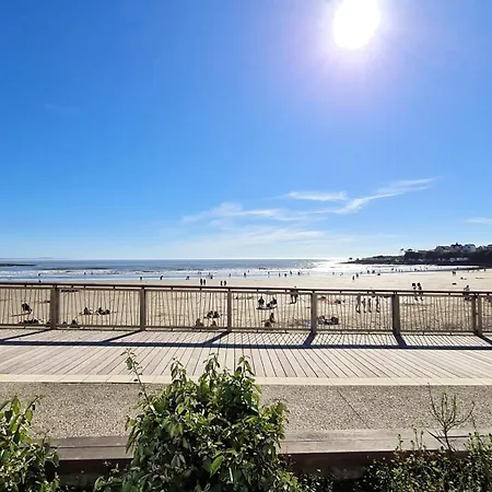 - Vue Magique Pour Cet Au 1er Etage - Du Golf *