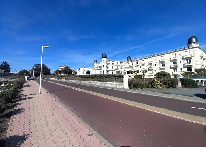 - Vue Magique Pour Cet Au 1er étage - Résidence Du Golf Appartement *